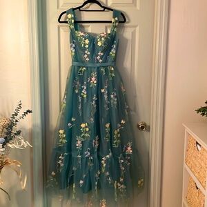 Beautiful green bridesmaid/prom/homecoming midi length dress size 2